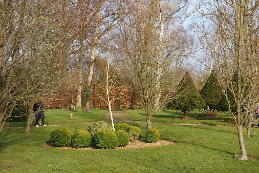 Lady Margaret Hall Gardens www.tejvan.co.uk/blog/2016/03/1… Flickr