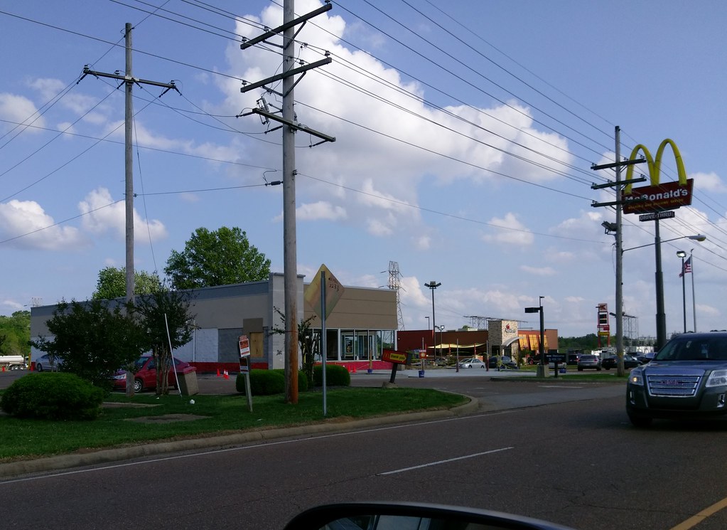 Approaching the Senatobia Mississippi McDonald's, April 26… Flickr