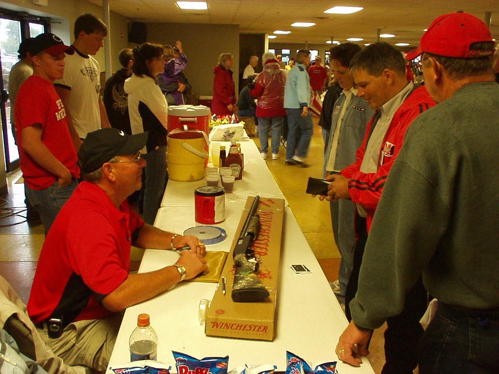 Cozad Hay Days Steve Loschen buys a raffle ticket for a ch… Flickr