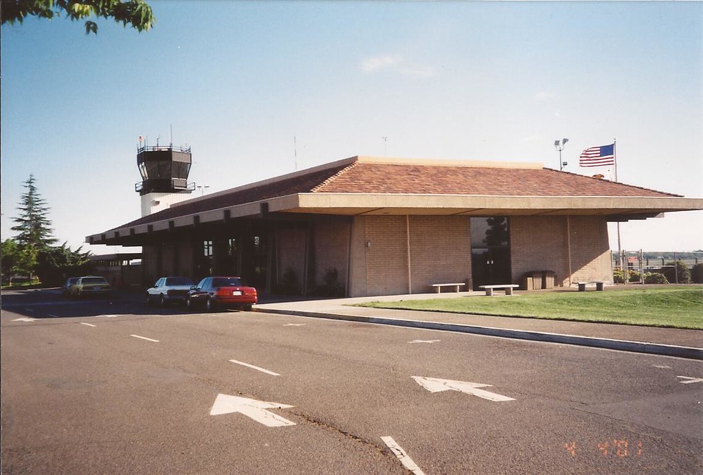 CIC04APR01 Chico Municipal Airport (CIC) terminal building… Flickr