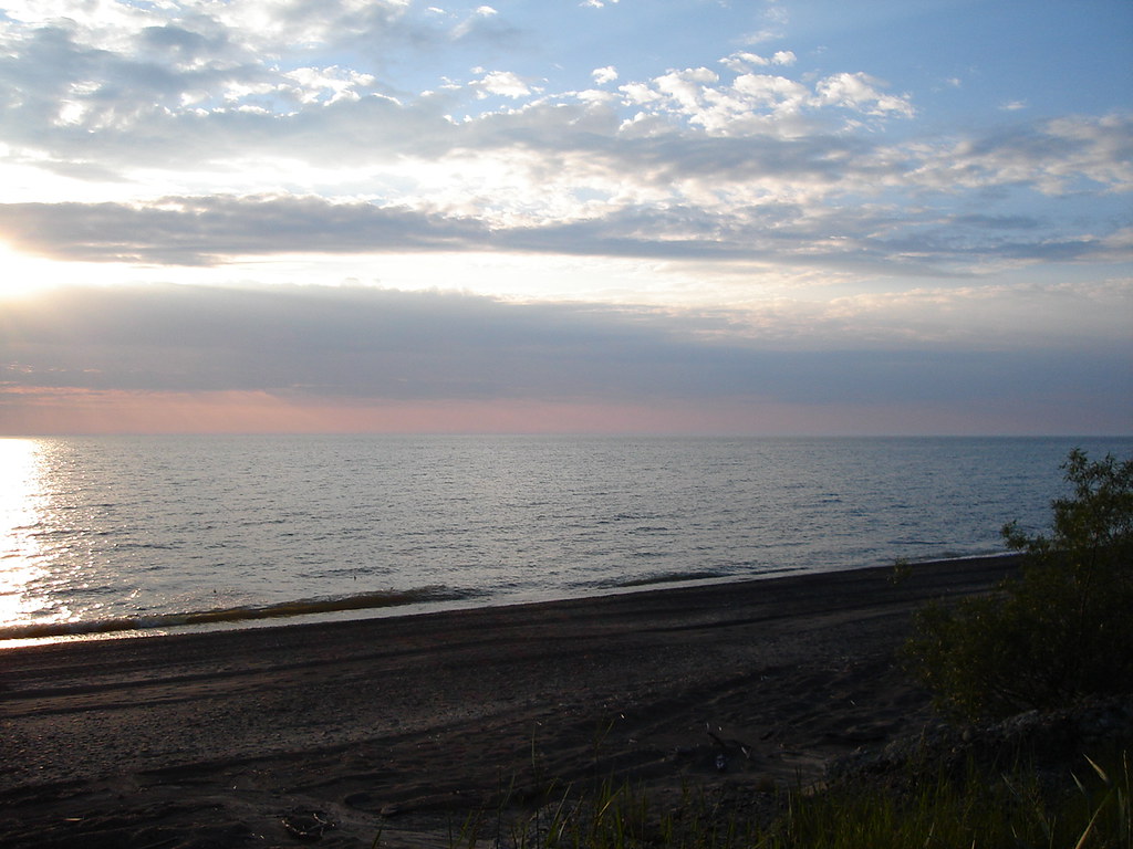 Lake Erie Dunkirk, NY Sunset on the lake near Point Grat… Flickr