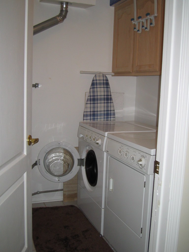 IMG_2734 Washer & Dryer located on the 2nd Floor in the Co… Flickr