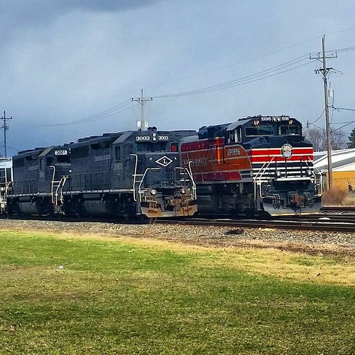 Sayre, PA UP 1996 sits next to two Lehigh Railway Geeps in… Flickr