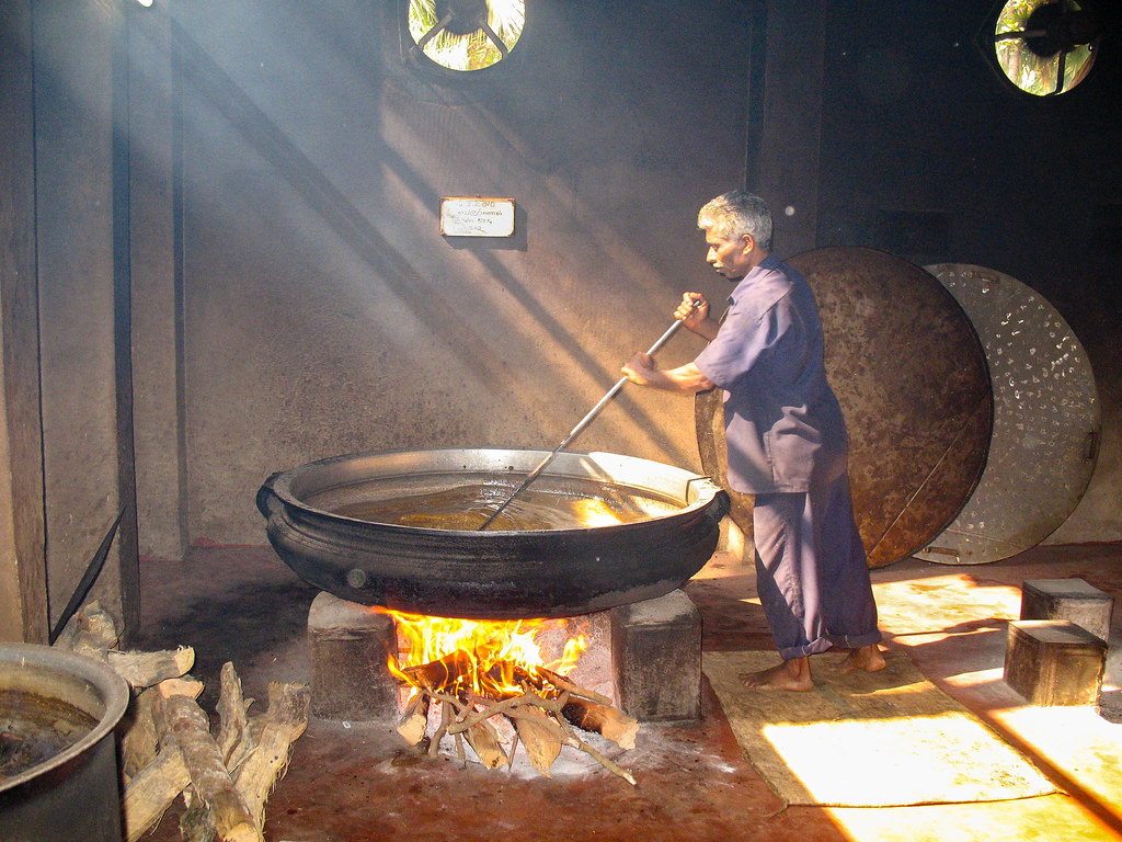 Preparing the treatments An Ayurvedic medicine manufacturi… Flickr