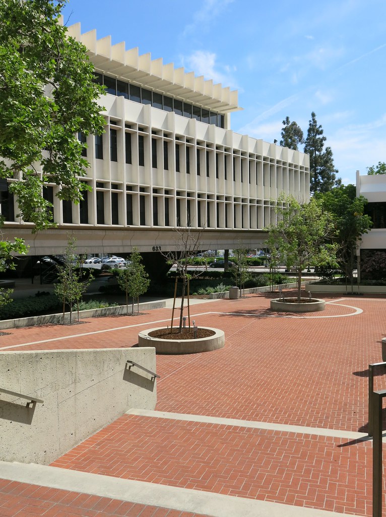 Glendale Municipal Services Building, Glendale, CA View … Flickr