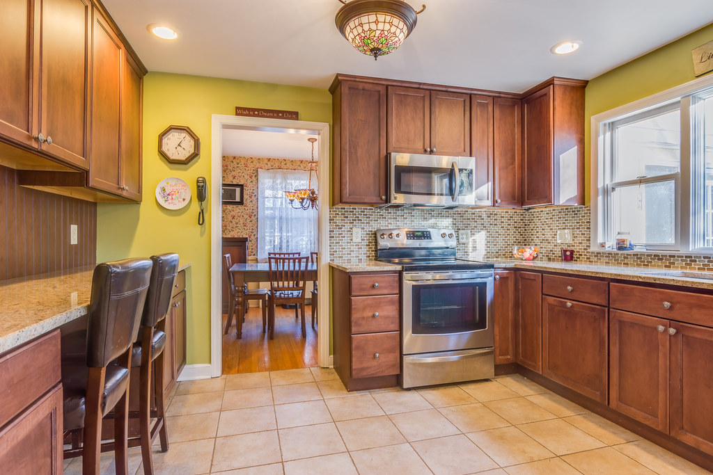 24 Oak Hills Road in North Edison, NJ 08820 7 bracketed pi… Flickr