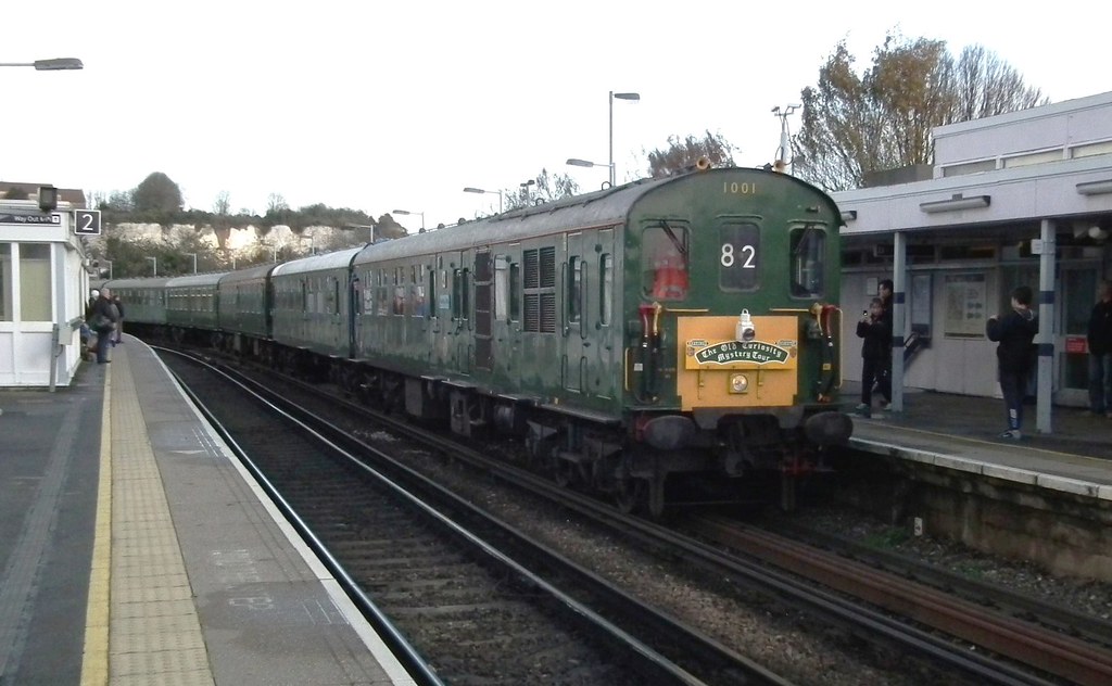 1001 Strood Hastings DEMU Class 201 unit No. 1001 passes… Flickr
