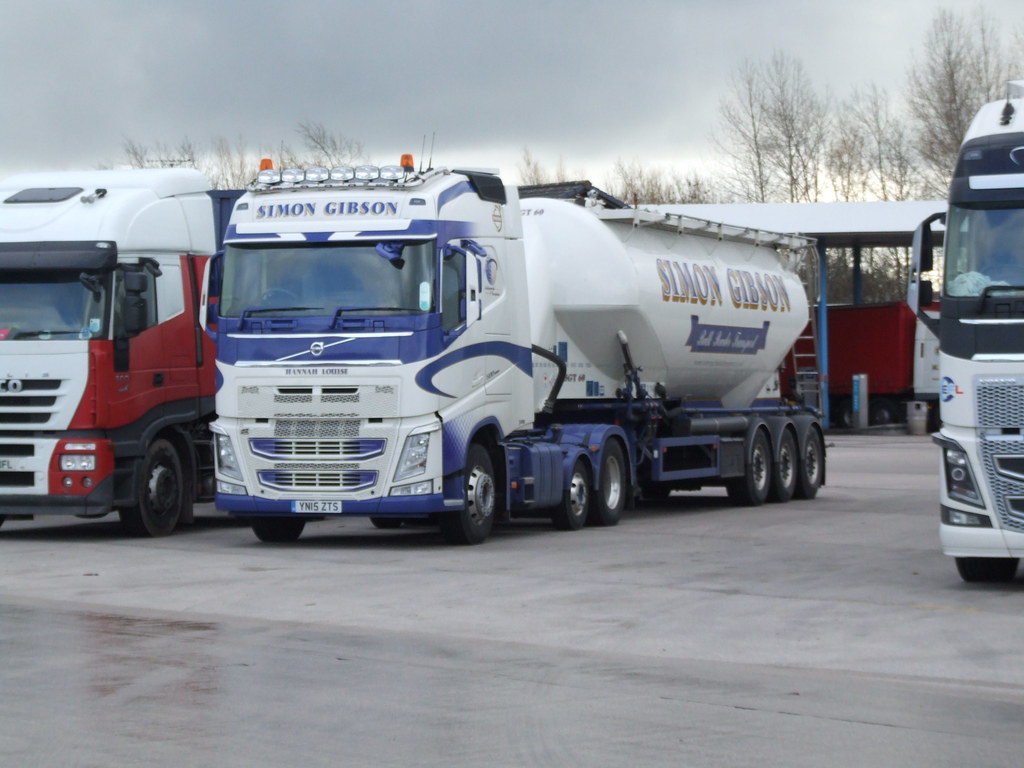 simon gibson ( ) YN 15 ZTS volvo FH4 lymm services M56
