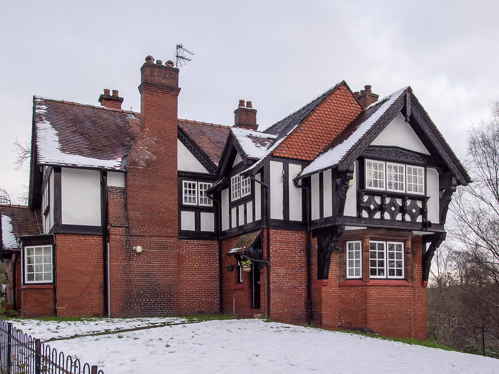 Sunlight Cottages, Kelvingrove Park, Glasgow These two red… Flickr