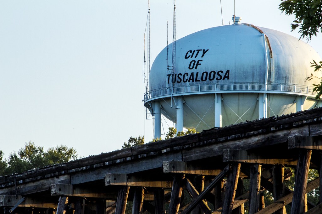 Tuscaloosa Water Tower A water tower overlooking raised tr… Flickr