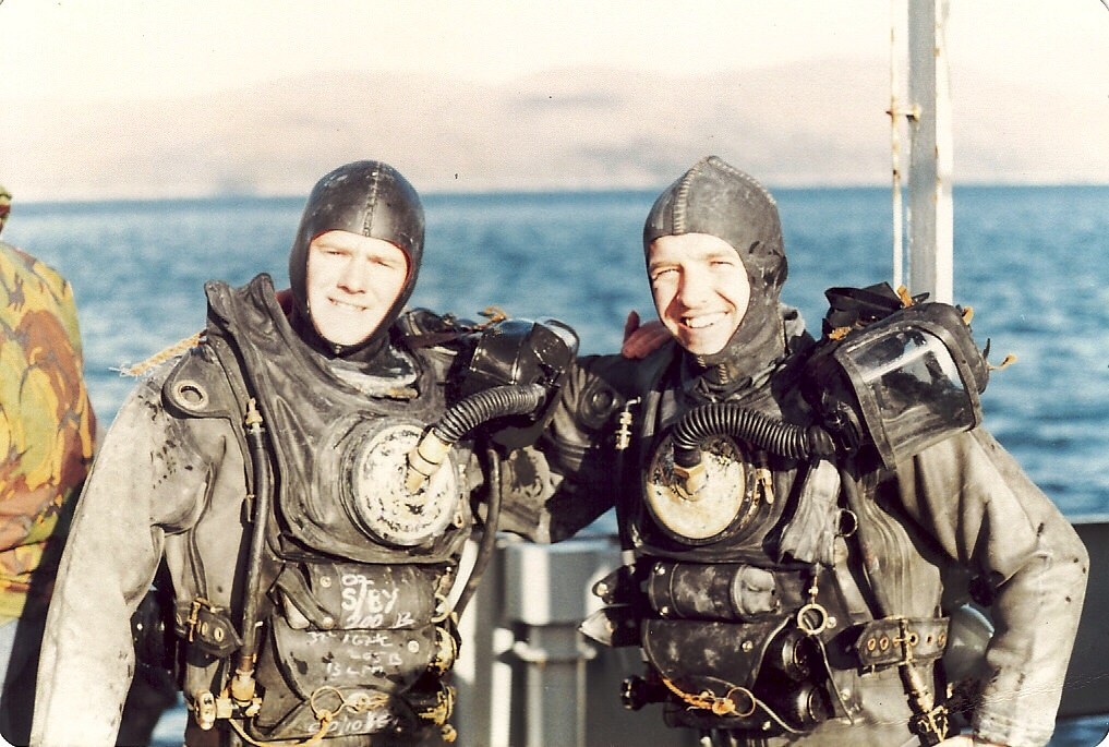 Navy divers wearing Avon suits & rebreather's with full fa… Flickr