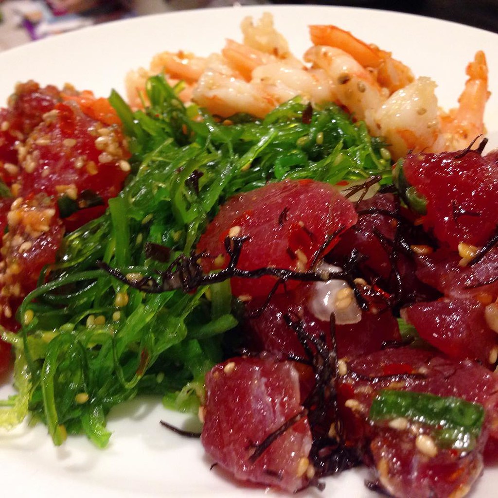 Mmmmm three types of poke with seaweed salad? Yes puhlease… Flickr