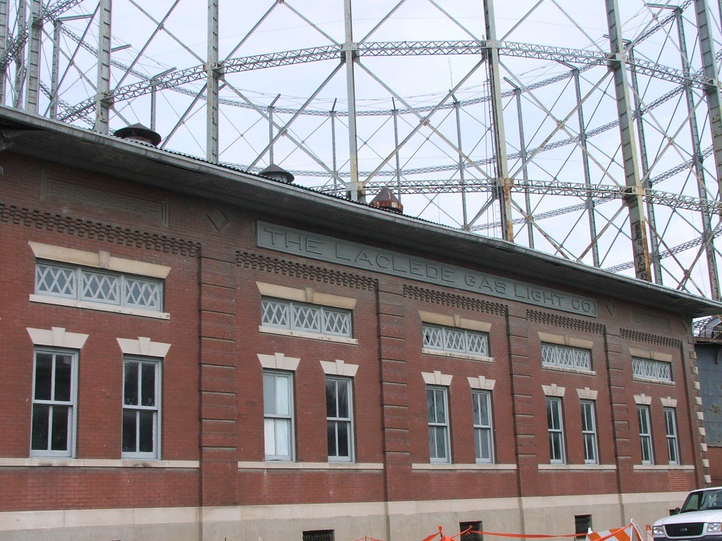 Laclede Gas Co. Gasometer on Chouteau Ave (1) St. Louis,… Flickr
