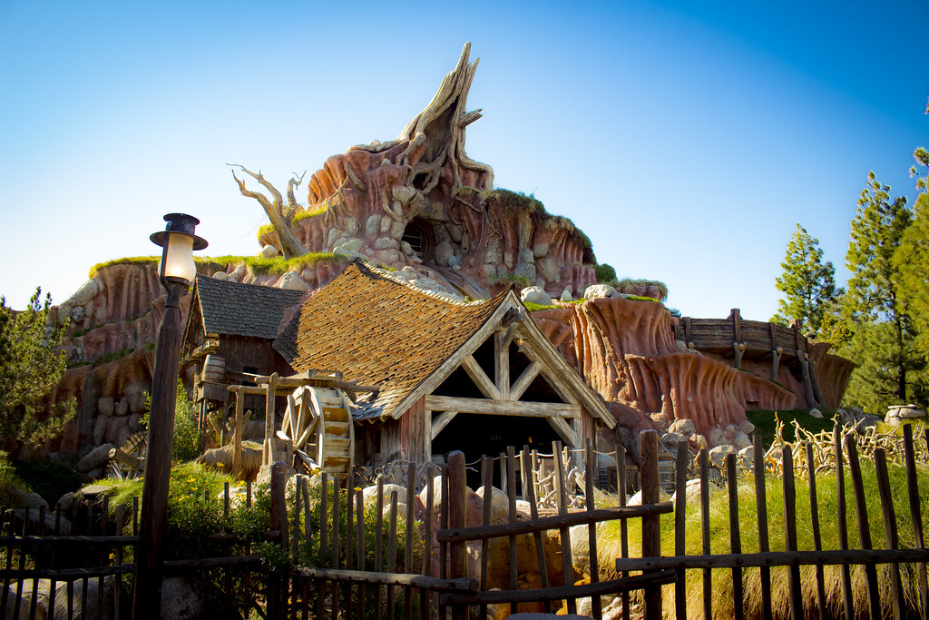 Splash Mountain Splash Mountain (with no water) at Disneyl… Flickr