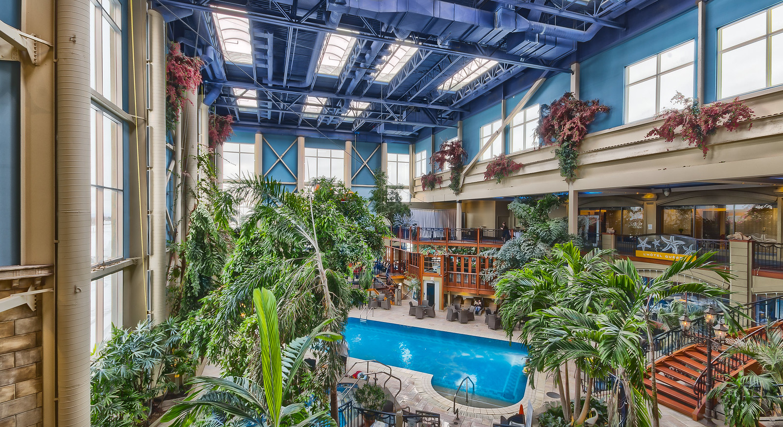 L'Hôtel Québec Piscine & jeux d'eau / Pool & water games Flickr