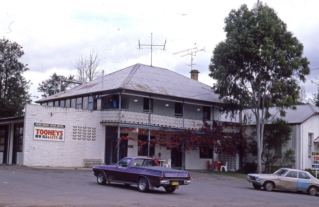 phs505 Court House Hotel, Paterson NSW c1985 www.patersonh… Flickr
