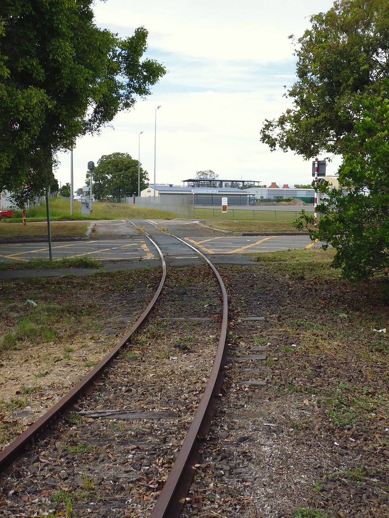 Level crossing at Sir Kingsford Smith Drive, Hamilton, Bri… Flickr