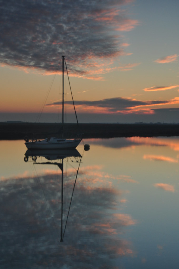 Barling Hall Early am Dave Knight Flickr