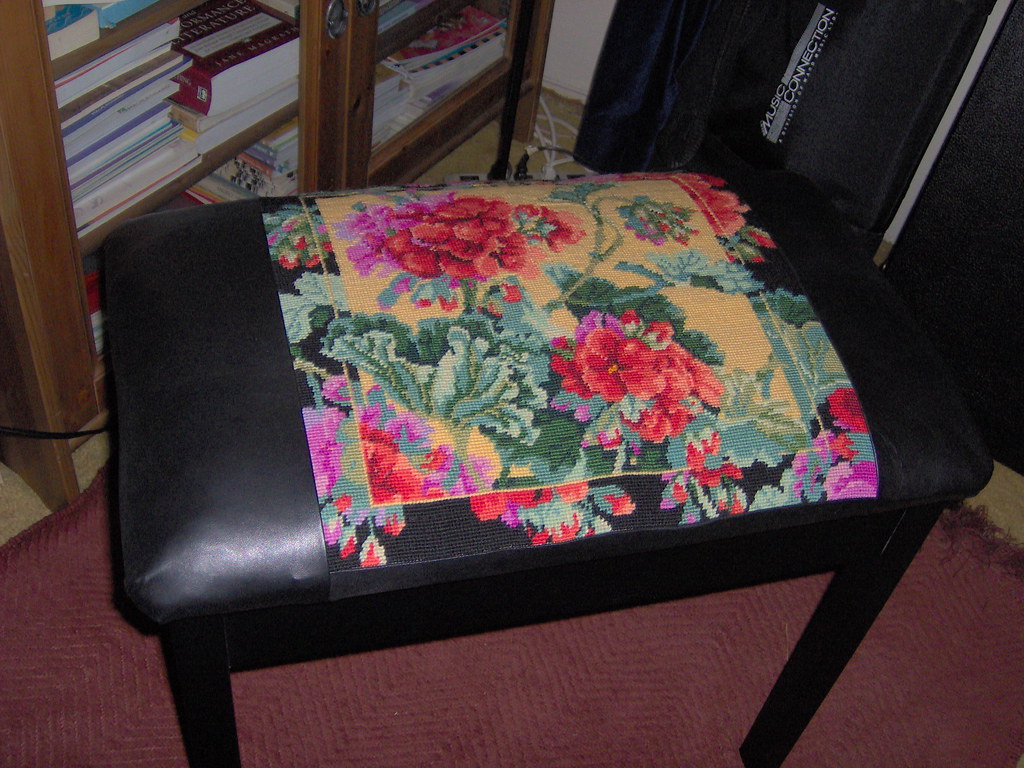 Needlepoint and leather piano bench cover IM000984.JPG Marianne