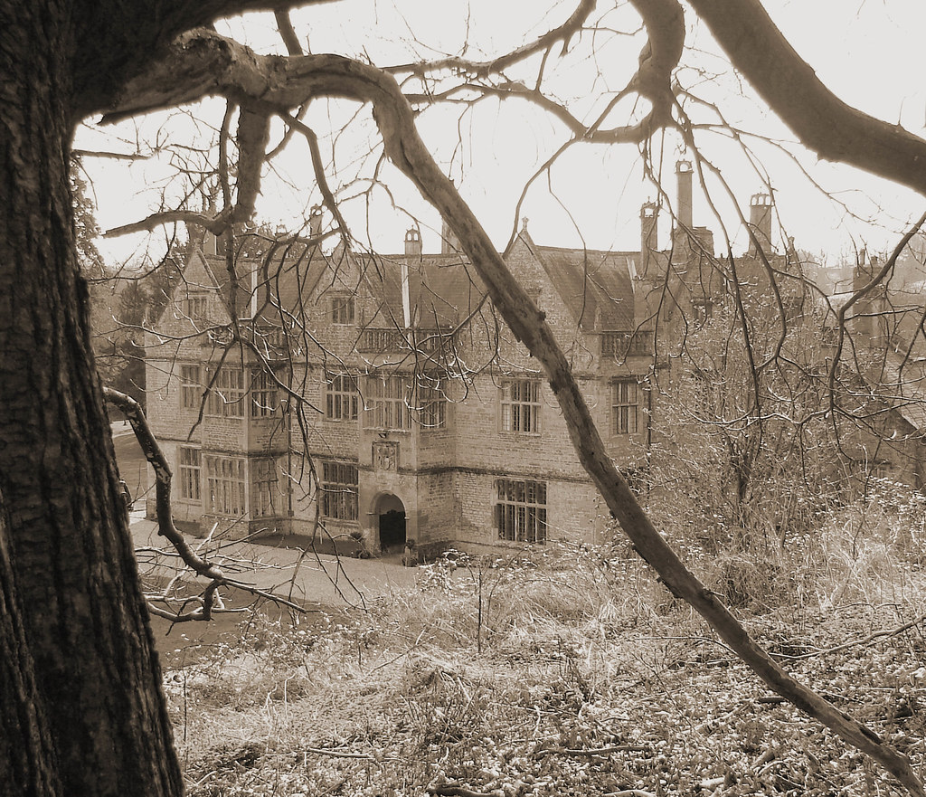 Newton Surmaville House, Yeovil The fine Elizabethan manor… Flickr