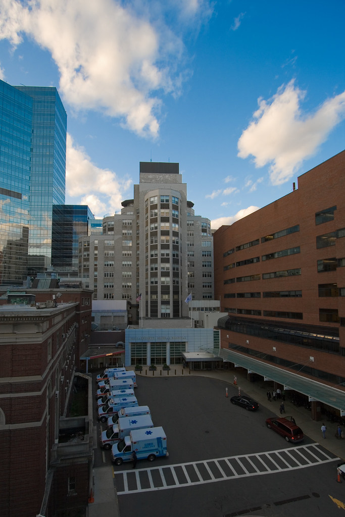 Mass General Hospital graysky. Flickr