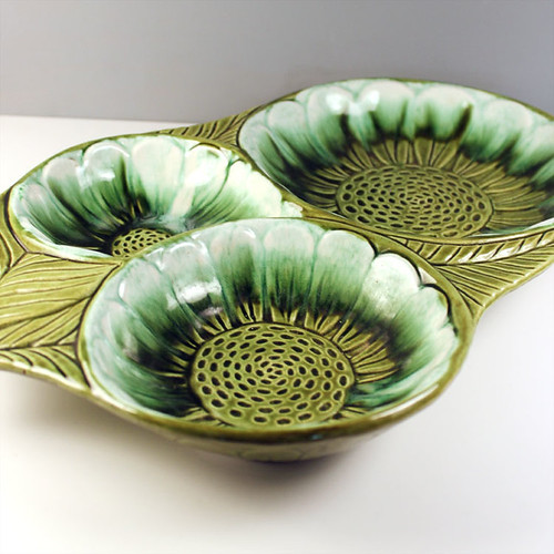 Flower chip and dip. A fun California Pottery flower chip … Flickr