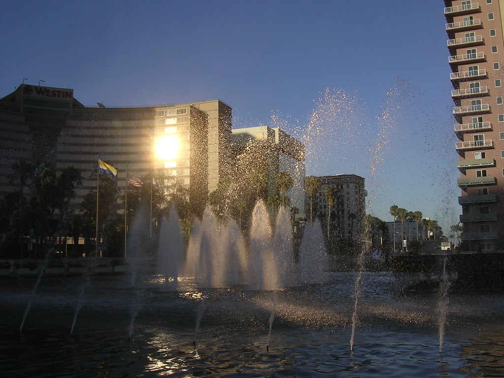 tesnuS Setting sun reflected into Long Beach fountain Nathan Boal