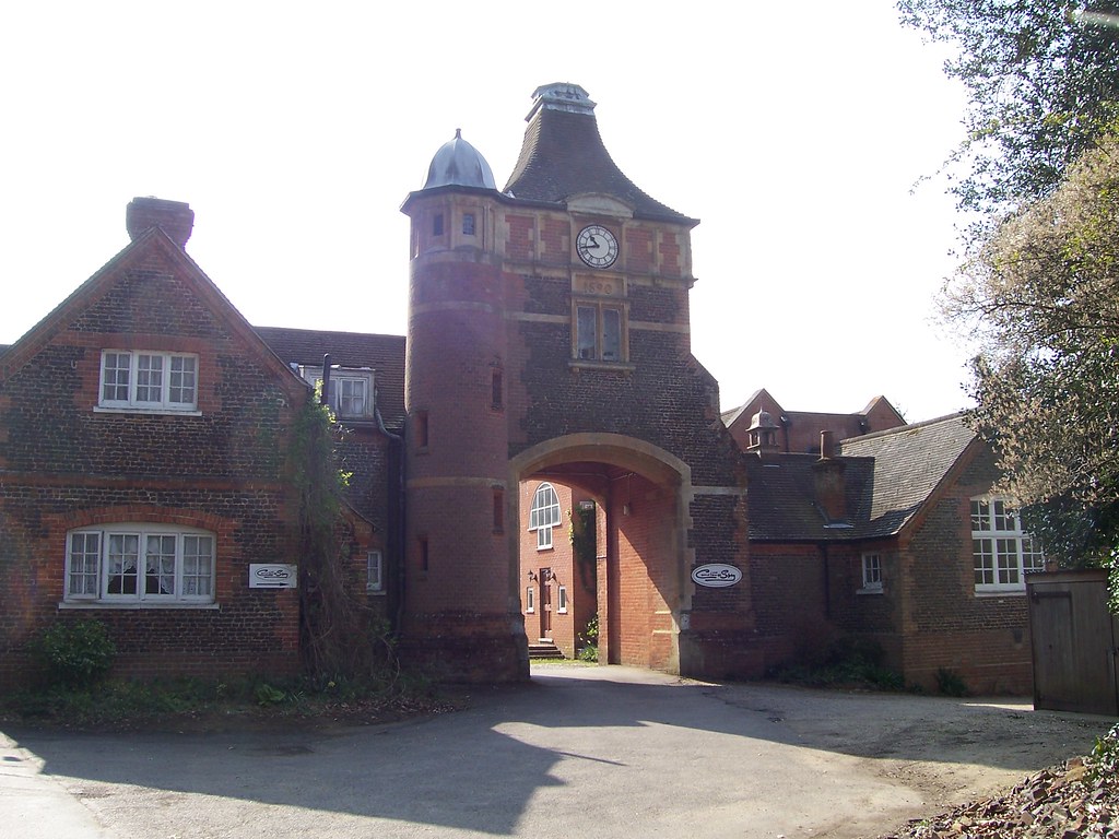 Moor Park House The pretty stunning gatehouse to Moor Park… Flickr