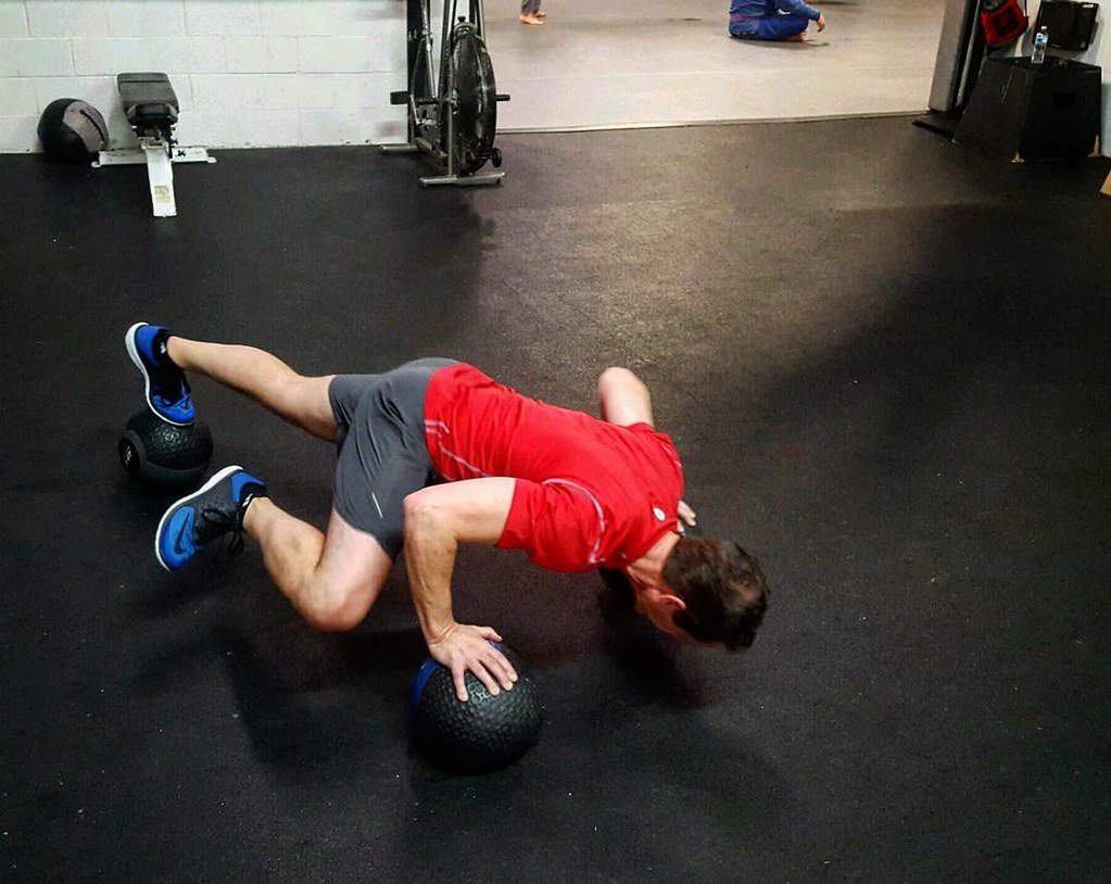 Medicine ball mountain climbers in tonight's Spartan Class… Flickr