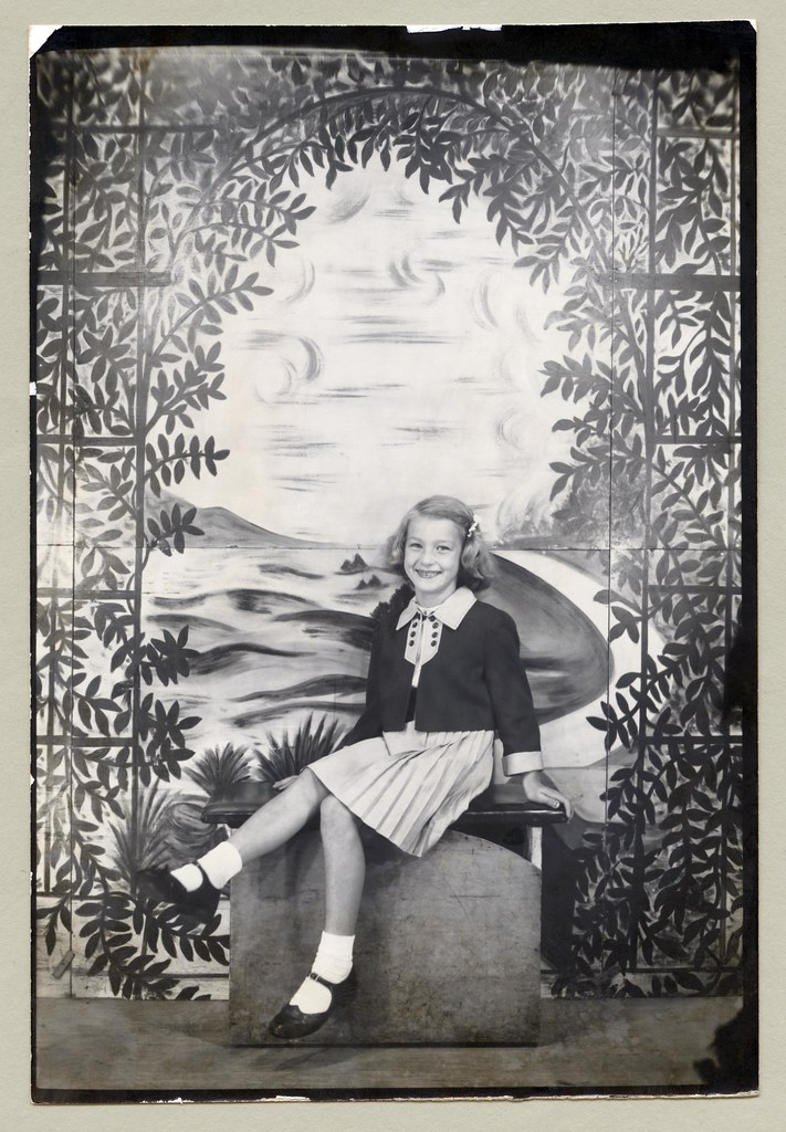 Photo Booth Girl A cheerful blonde girl dressed in her Sun… Flickr