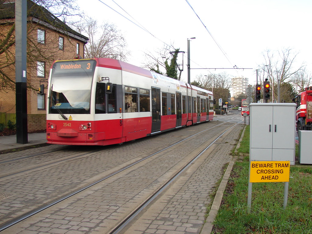 2542 Sandilands Croydon Tramlink tram No. 2542 departs S… Flickr