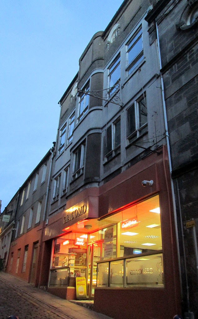 Dunfermline Art Deco influenced building, Cross… Flickr