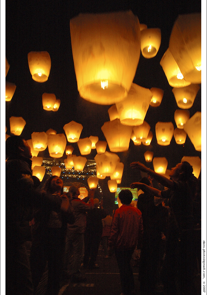 Sky Lanterns Festival in Pingsi, 2007/3/4 pm 205531 Flickr