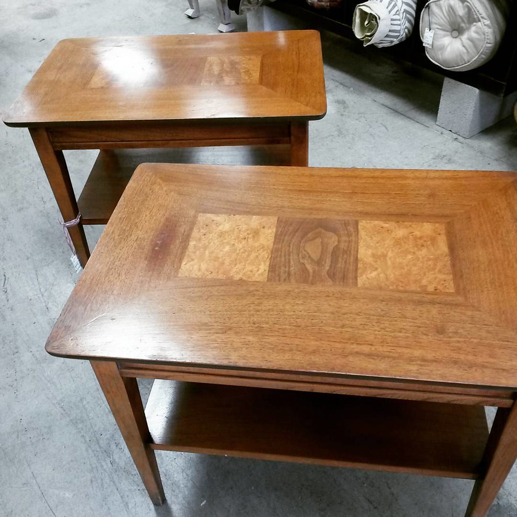 A pair of vintage Lane side tables with inlaid burl! Only … Flickr
