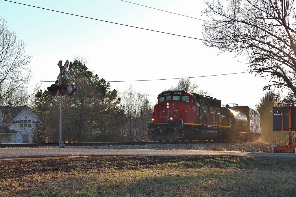 CN 5287 A solo SD40LW leads the Fulton, KY to Paducah, KY … Flickr