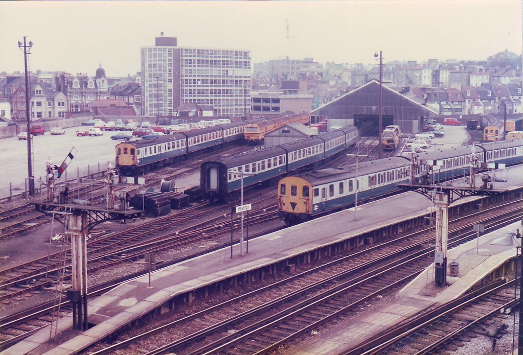 Hastings Station Narrow bodied class 203 DEMU 1036 "Hastin… Flickr