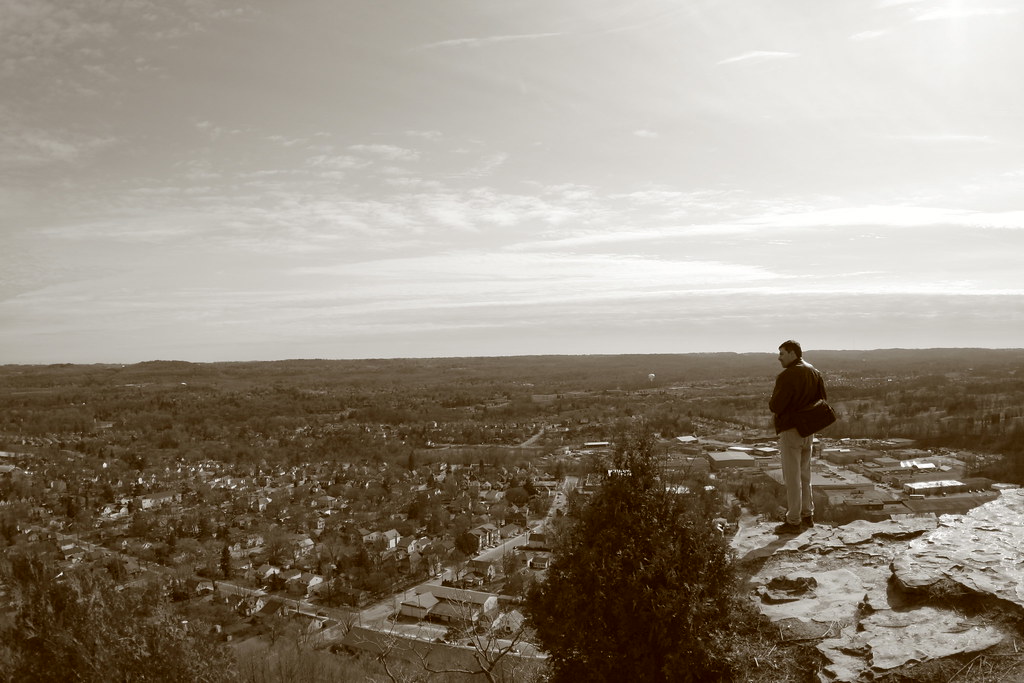 Dundas Outlook A view from the Dundas Peak INTVGene Flickr