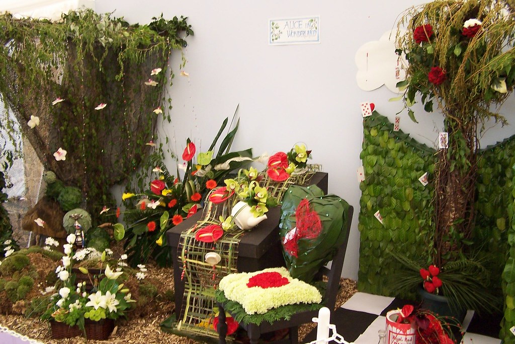 Alice in Wonderland Flower Display at Harrogate Flower Sho…