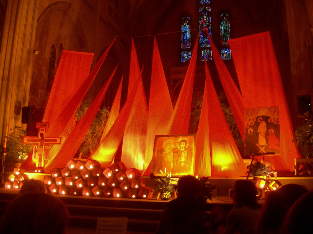 Taizé altar in Montréal Candles, icons, and cloth are set … Flickr