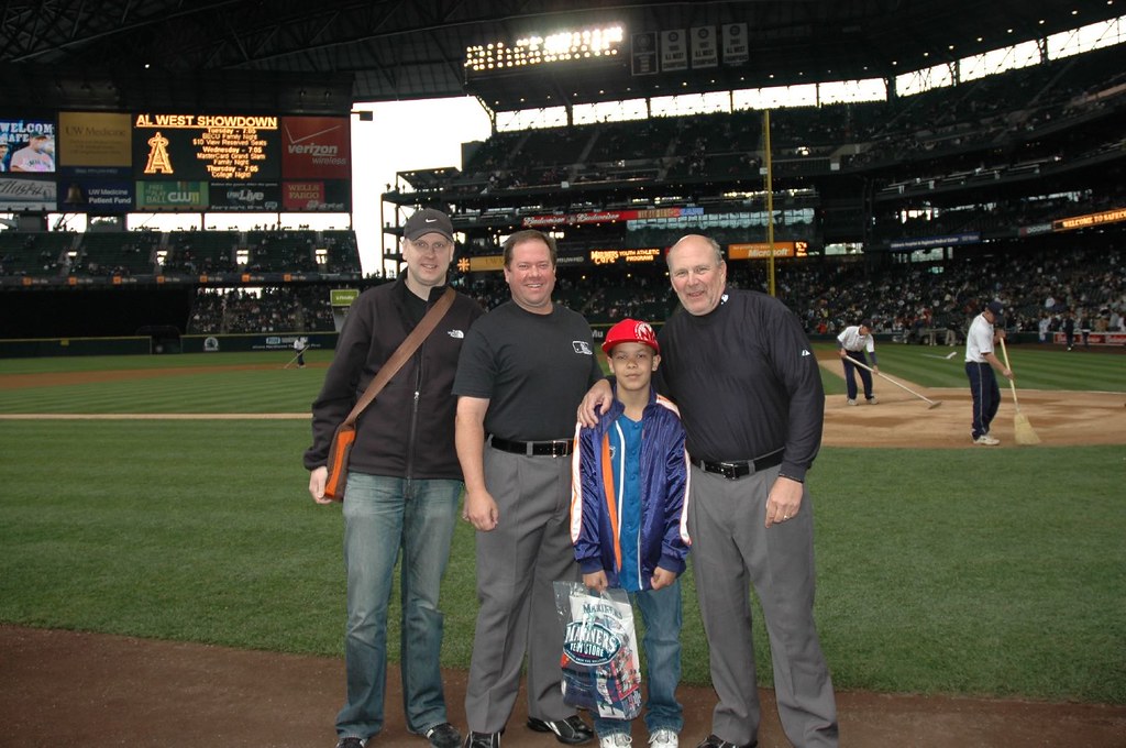 BLUE Crew Seattle MLB Umpires Bob Davidson, Sam Holbrook… Flickr