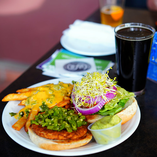 High Desert Brewing green chile veggie burger uıɐɾ ʞ ʇɐɯɐs Flickr