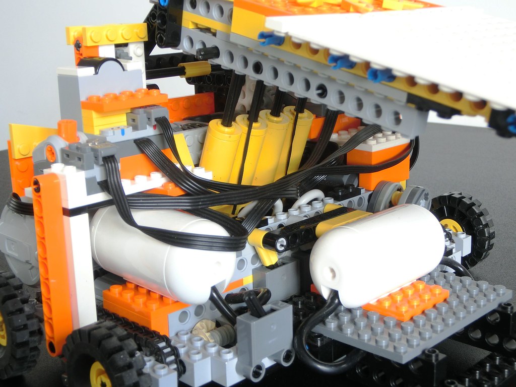 Sunny Side Up LEGO Pneumatic Flipper (Robot Wars) Flickr