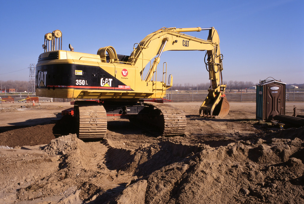a1c018 Caterpillar 350L excavator Looking NNE from just a… Flickr