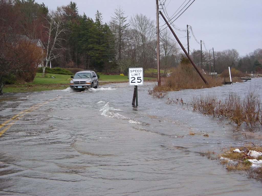 Mystic River Road (Literally!) Mystic River Road, along th… Flickr