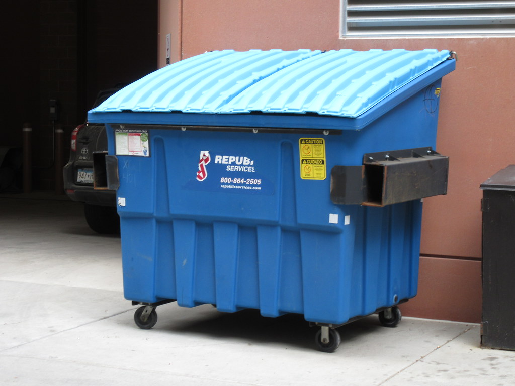 Republic Services Recycle Dumpster Seen out for collection… Flickr