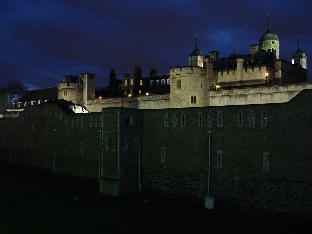 NEAR TOWER BRIDGE Miquel C. Flickr