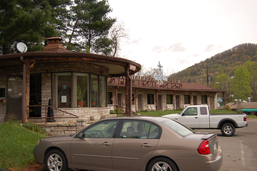 Mountaineer Inn Exterior PJ Chmiel Flickr