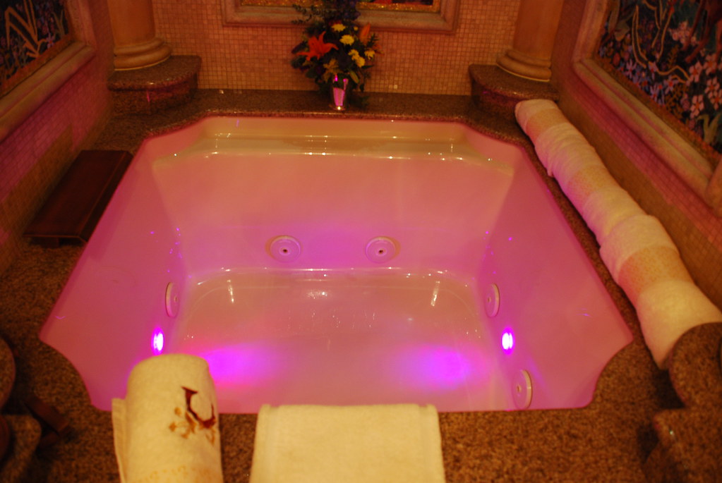 Cinderella Suite Bathtub/Jacuzzi shadowstorm Flickr