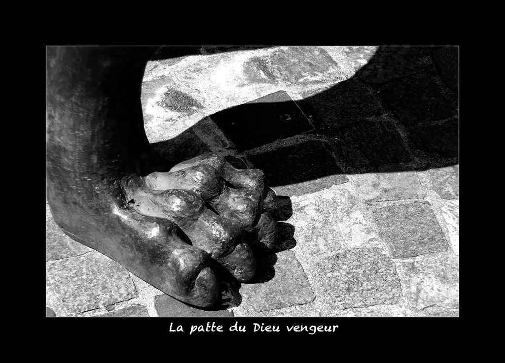 La patte du Dieu vengeur La main droite du Dieu n'est pas … Flickr
