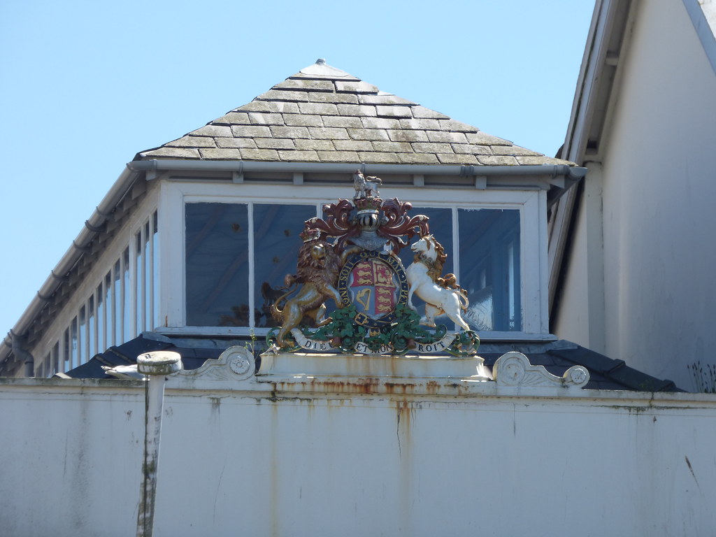Swyddfa'r Post Post Office Castle Square, Caernarfon Royal Coat of Arms a photo on Flickriver